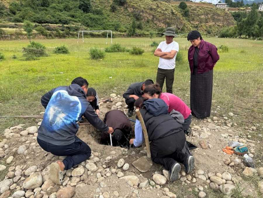 The digging of our first pit for depth profile samples attracted a lot of interest and much needed support.